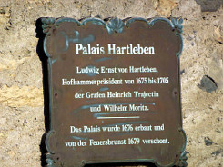 Schlossstraße 9 – Wandtafel am Eingangsbereich