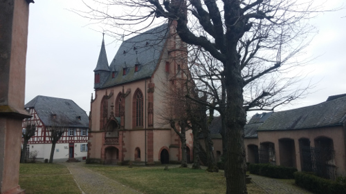 Abbildung 1: Michaelskapelle im Kirchhof von Kiedrich